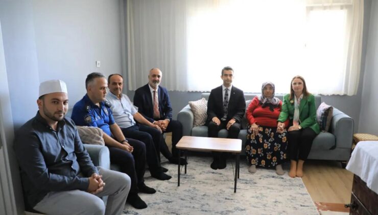 Vali Arslan’dan Şehit Hayri Güdük’ün Ailesine Ziyaret